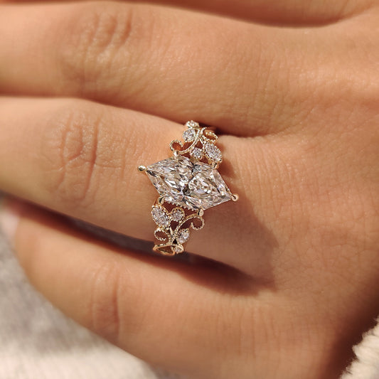 Vintage inspired dutch marquise ring with floral details