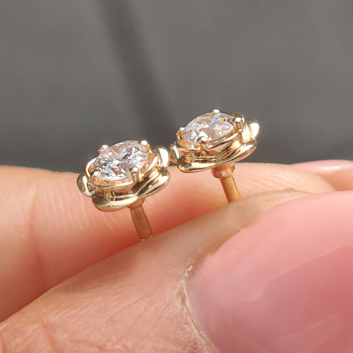 Round diamond flower earrings in stud style.