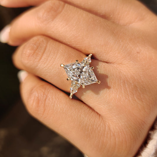 Dutch Marquise Ring with Kite and Round Side Stones