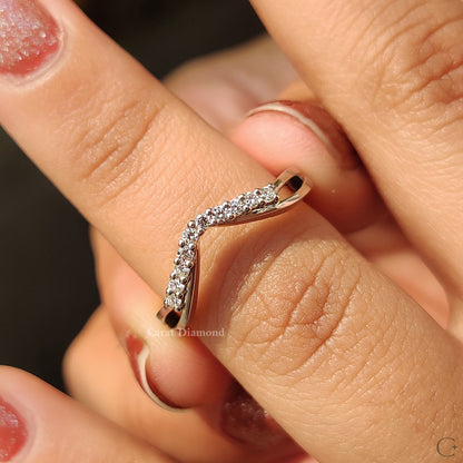 Elegant custom wedding band with sparkling diamonds.