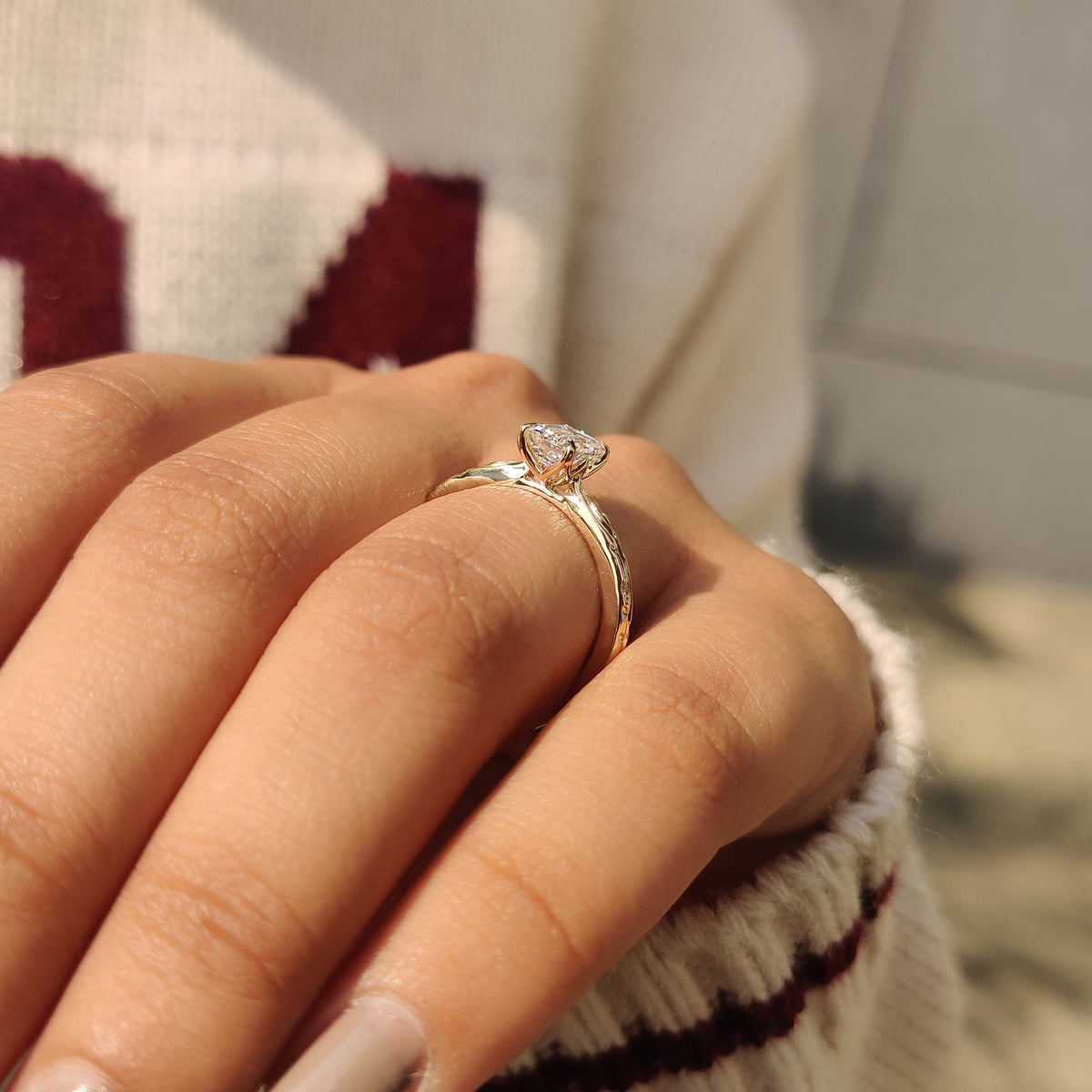 4 claw prong setting diamond engagement ring.